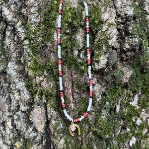 Horseshoe charm beaded adjustable choker